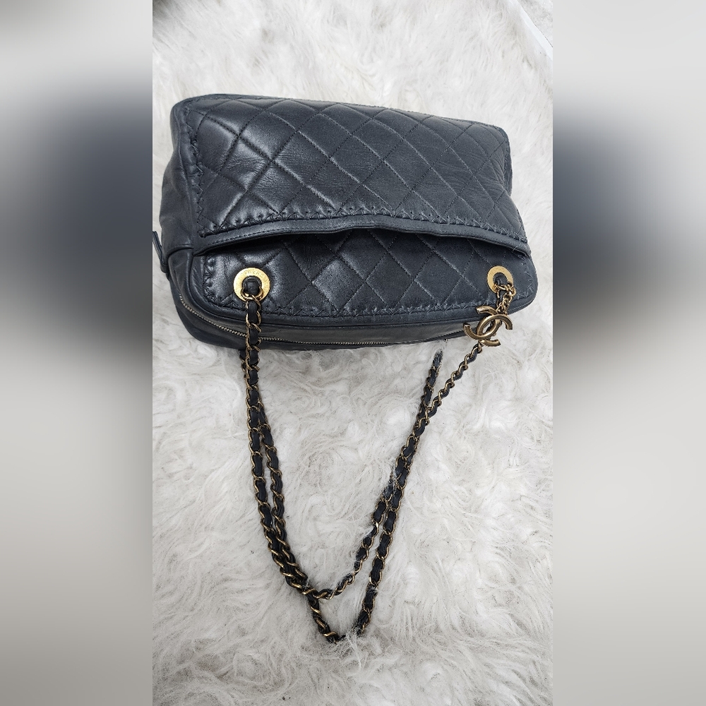 Rare Vintage Chanel Quilted Blue-Grey Lambskin Shoulder Bag with Gold CC Charm - Picture 8 of 16